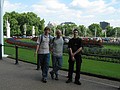 A schoolmates in front of the Buckingham Palace